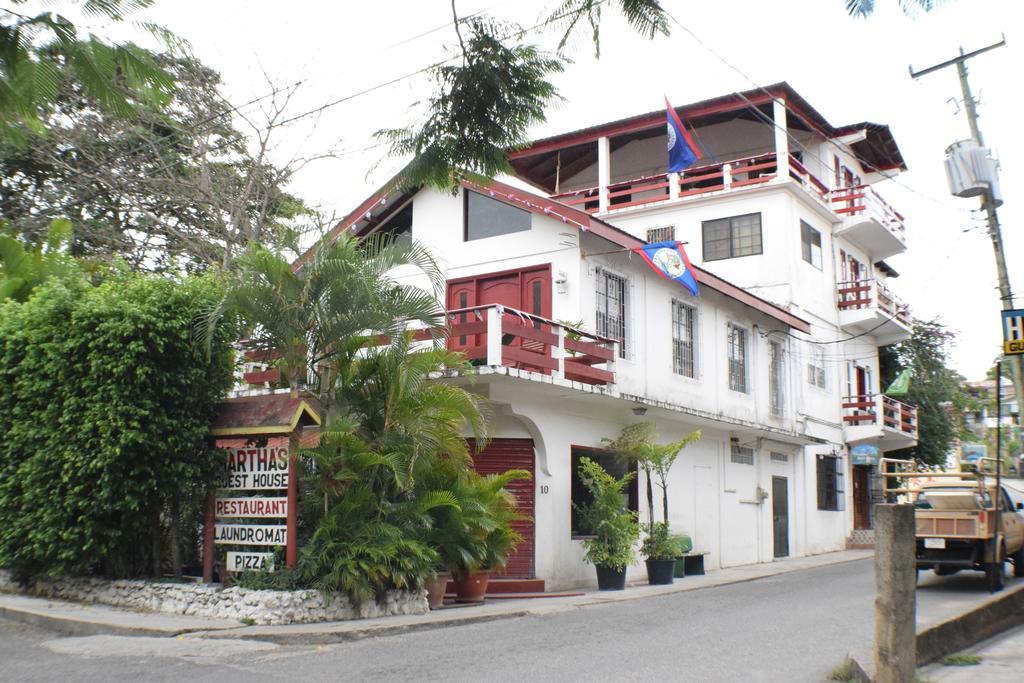 Martha'S Guesthouse San Ignacio Exterior foto