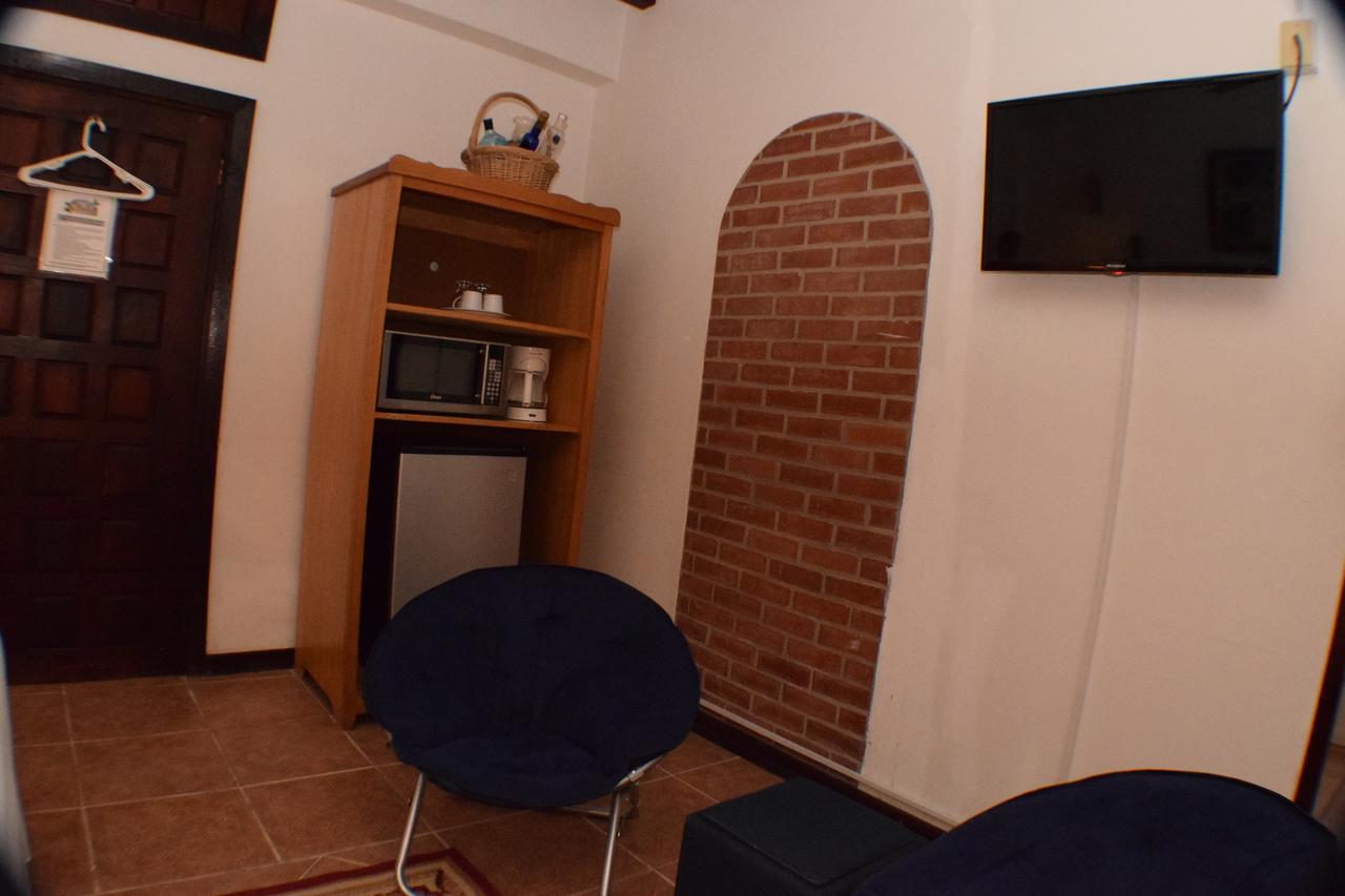 Martha'S Guesthouse San Ignacio Habitación foto