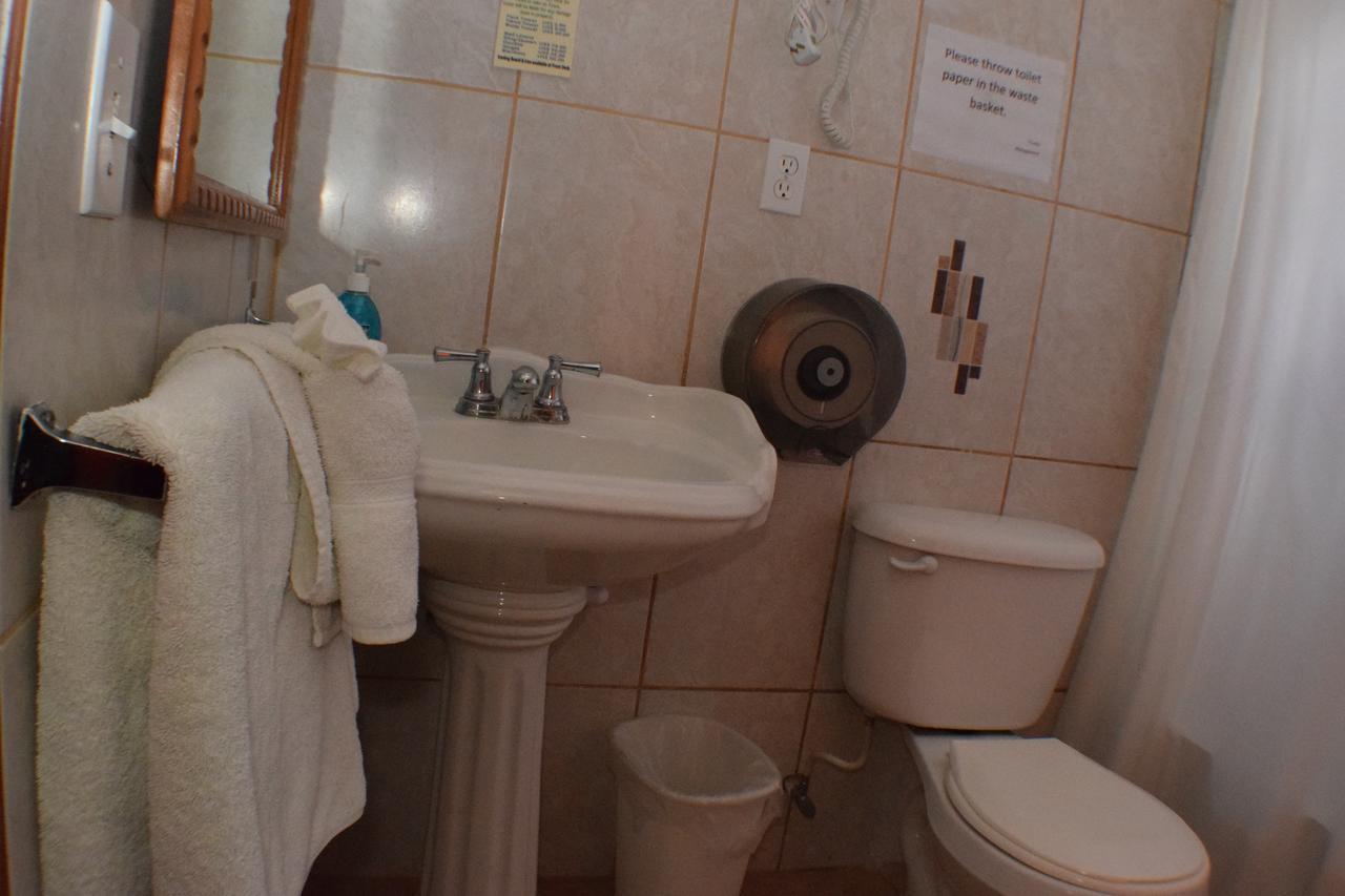 Martha'S Guesthouse San Ignacio Habitación foto
