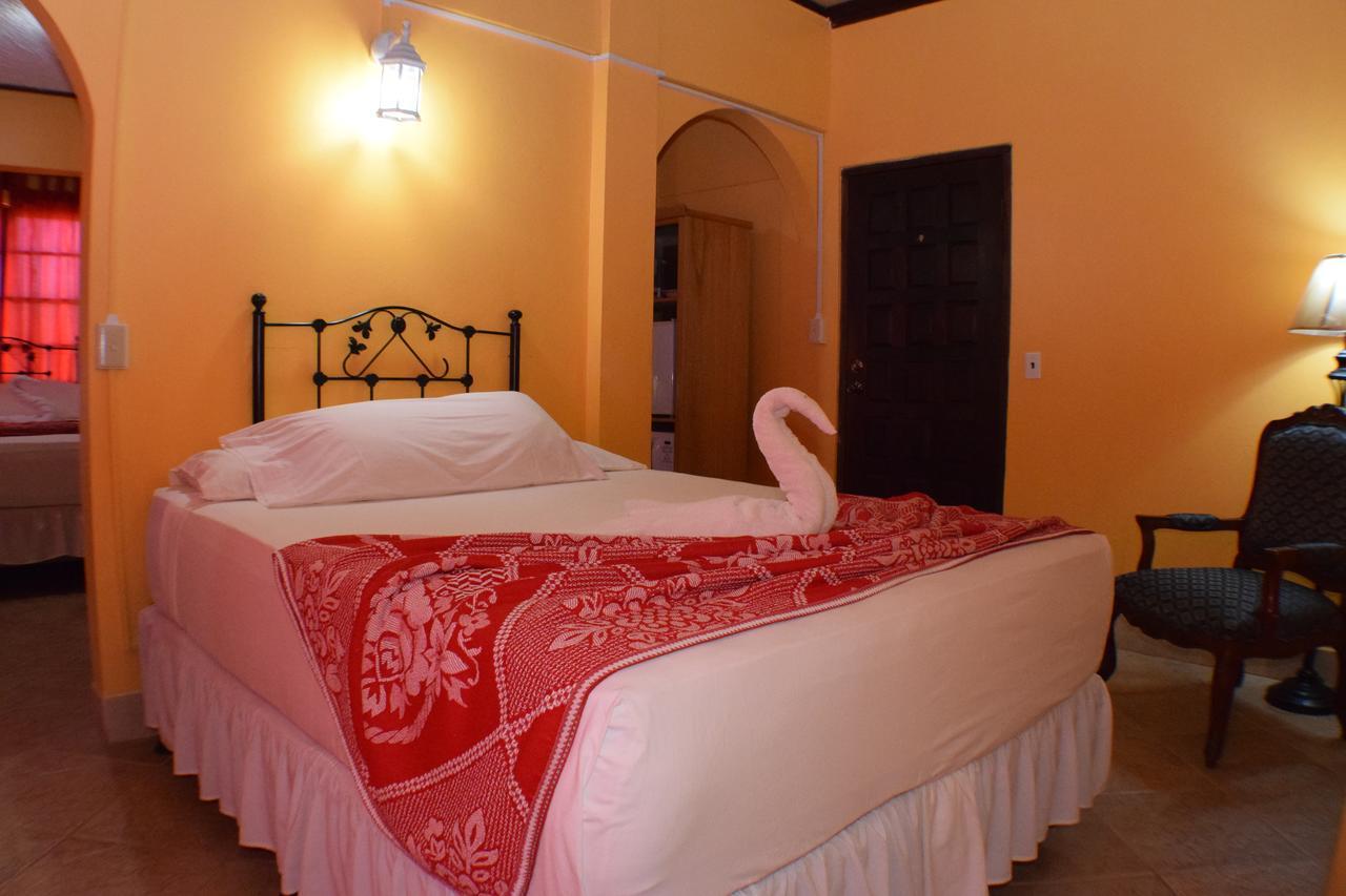 Martha'S Guesthouse San Ignacio Habitación foto