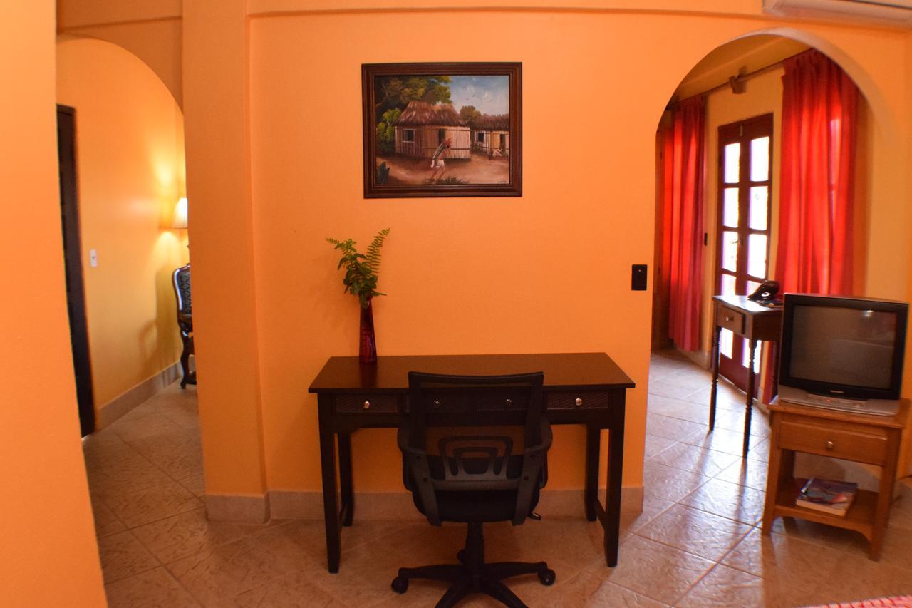 Martha'S Guesthouse San Ignacio Habitación foto